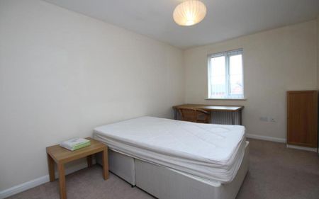 ***STUDENT PROPERTY *** 5 bedroom student property in Horfield. Close to UWE and to popular Gloucester Road. Bills included - Move in July 2026. - Photo 5