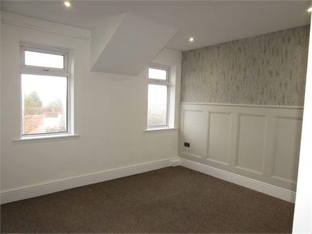 3 bedroom flat to rent - Photo 4