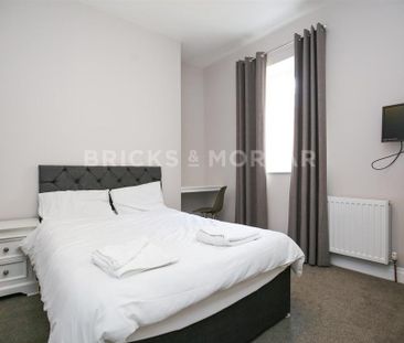 6 bedroom apartment to rent - Photo 4