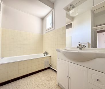 NIMES / ROUTE D'UZES - T4 AVEC PARKING - Photo 2