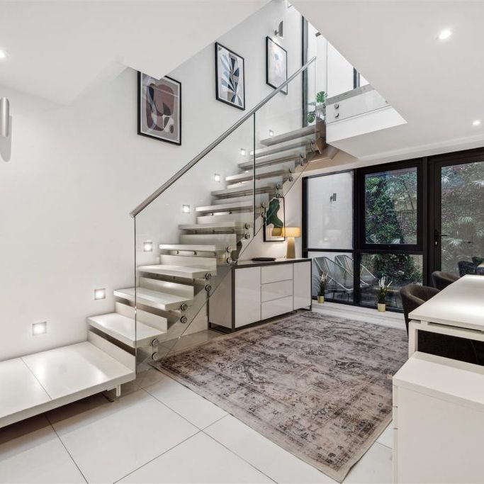 Whittlebury Mews East, Primrose Hill, London, NW1 - Photo 1