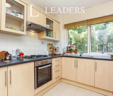 studio to rent Granville Park, London, SE13 - Photo 5