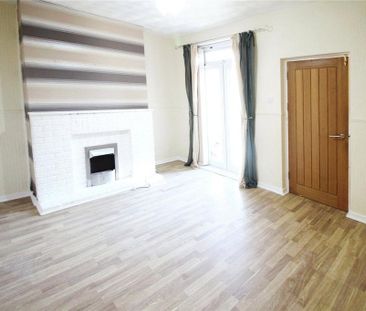 2 bedroom end of terrace house to rent - Photo 2