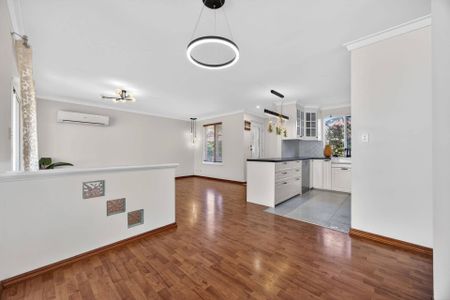 WELL PRESENTED UNIT - 3 BEDROOMS - Photo 2