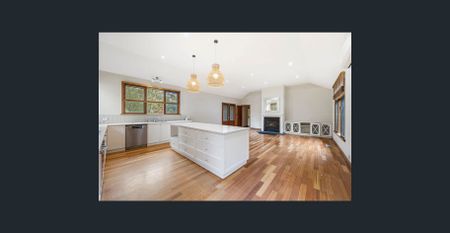 Peaceful Family Haven in a Picturesque Bush Setting - Photo 2