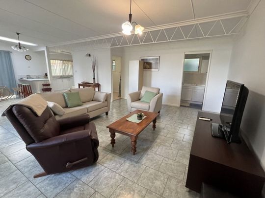 Tamworth Furnished Accommodation - East Tamworth - Photo 1