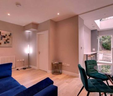 2 bedroom property to rent in London - Photo 4