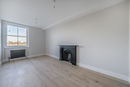 St Andrews Square, Surbiton, KT6 - Photo 4