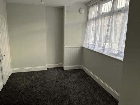 Recently Refurbished Ground Floor Flat available TO LET in Westcliff on Sea - Photo 4