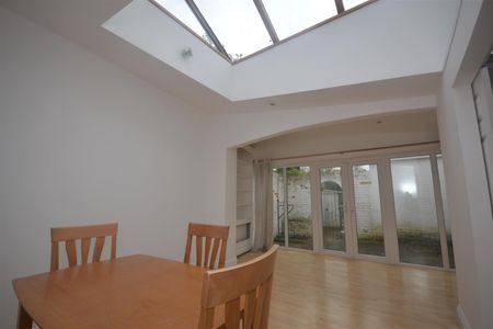 1 bedroom Flat To Let - Photo 3