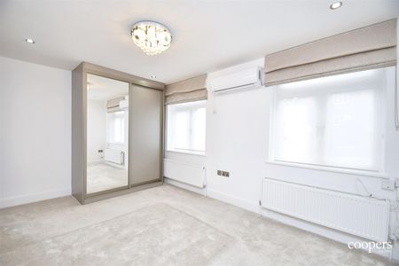 Colchester Road, Northwood - Photo 2