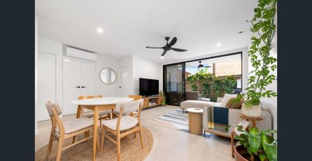 MODERN UNIT LIVING IN PRIME CARINA HEIGHTS LOCATION - Photo 5