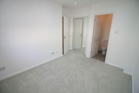 3 bedroom semi-detached house to rent - Photo 3