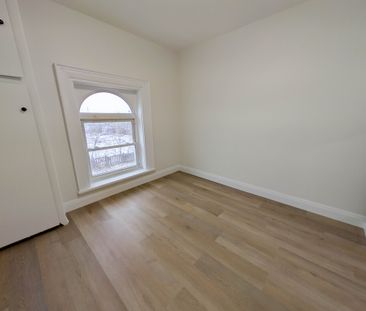 NEWLEY UPDATED 1 BEDROOM APARTMENT IN WELLAND!! - Photo 6