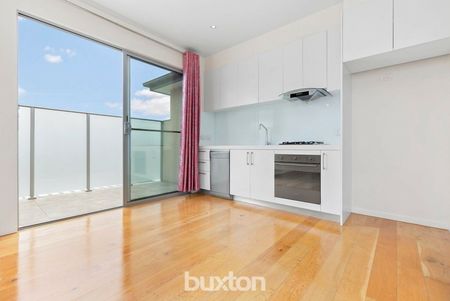 STUNNING TWO BEDROOM BEAUTY-6 MONTH LEASE - Photo 4
