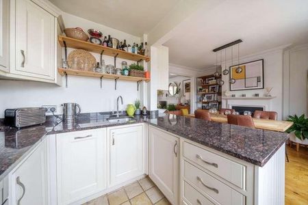 Addison Road, Guildford, Surrey, GU1 - Photo 2