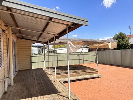 NORTH TAMWORTH – House Close to Hospital - Photo 4