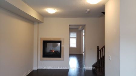 Townhouse For Lease | N8137346 - Photo 4