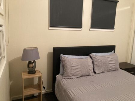 Altona Meadows - Photo 5