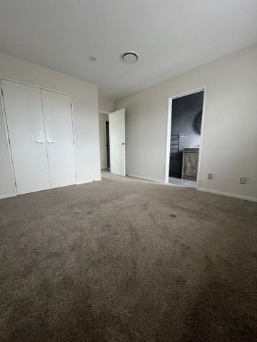 Spacious 3-Bedroom Townhouse in Popular Flat Bush bonus Water and Internet Inclusive! - Photo 4