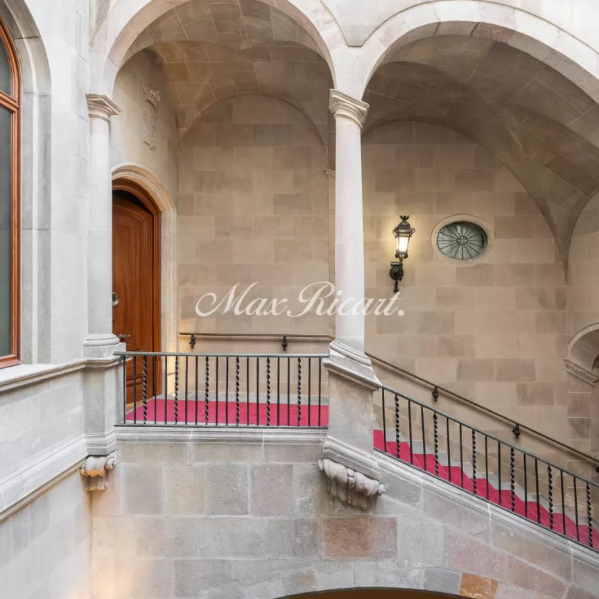 Exclusiva vivienda de diseño en Plaza de Sant Just - Photo 1