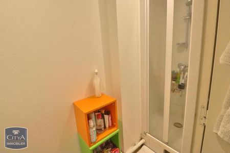 Location Appartement 2 pièces 72m² ST ETIENNE 42000 - Photo 4