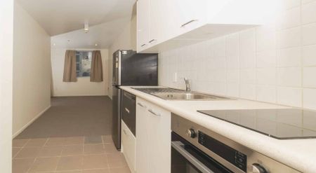 One Bedroom Unfurnished - Photo 4