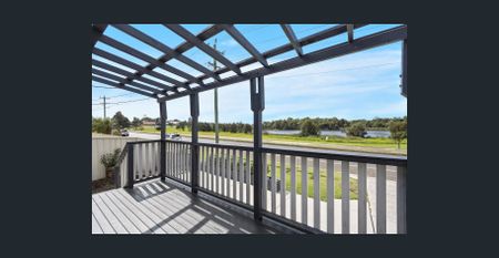 DELIGHTFUL, LOW MAINTENANCE HOME, MINUTES TO THE BEACH! - Photo 2