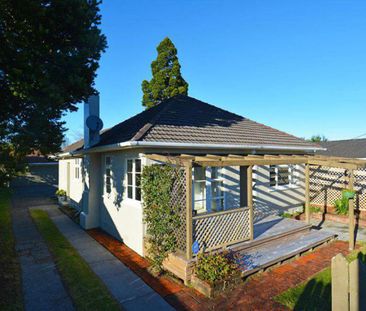 Tidy & Spacious 2-Bedroom Home - Great Location - Photo 2