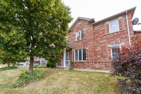 For Lease - 25 Blackcherry Lane, Brampton, Ontario - Photo 3