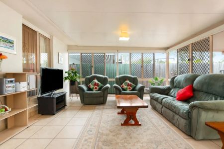 All-Season Family Retreat with Heated Pool & Dual Living – Walk to CHAC, Shops & Transport - Photo 2