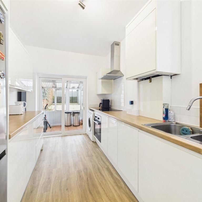 3 bedroom terraced house to rent - Photo 1