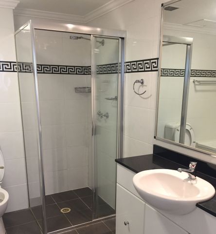 Great two (2) Bedroom Unit - High Park Tower - Photo 5