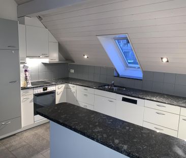 grosszügige 3.5-Zimmer-Dachwohnung mit Top-Aussicht in Grossaffoltern - Photo 4