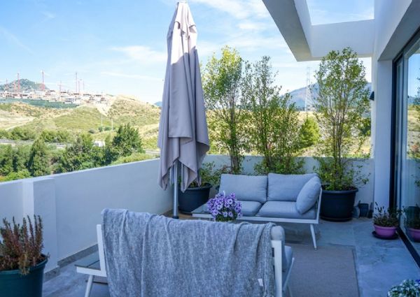 5 Bedroom Villa For Rent in Benahavís