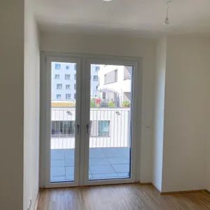 1020 - WG-GEEIGNET: Ideal aufgeteilte 3-Zimmer Wohnung mit 2 Balkonen ab Jänner 2027! - Photo 2