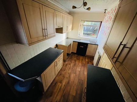 3 bedroom semi-detached house to rent - Photo 5