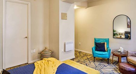 Historic and Beautifully Furnished City Apartment - Photo 5