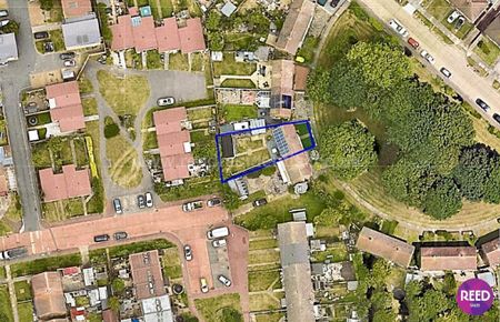 3 bedroom semi-detached house to rent - Photo 3