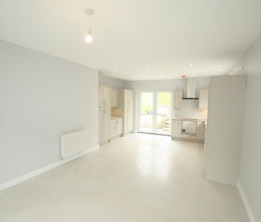 33 Lisburn Road, - Photo 2