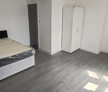 7 bedroom house of multiple occupation to rent - Photo 1