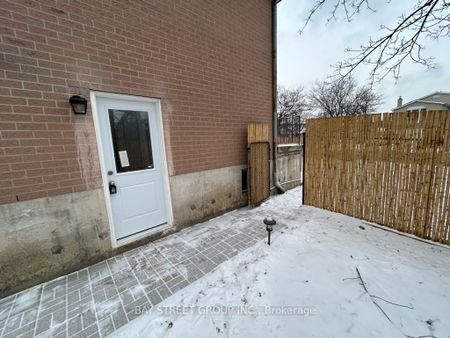 Detached Home For Lease | W8007020 - Photo 4