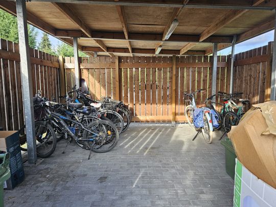 Gelijkvloers appartement met 1 slaapkamer, terras en parking - Foto 1