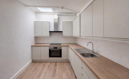 1 bedroom flat to rent - Photo 2
