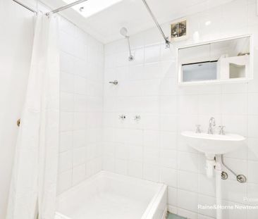 Charming Single Storey Terrace in the Heart of Newtown - Photo 4