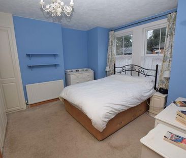 4 bedroom semi-detached house to rent - Photo 3