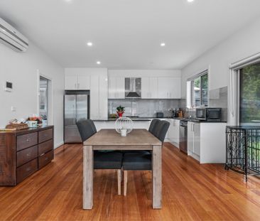 Stylish Townhouse, Highly Practical and Comfortable - Photo 4