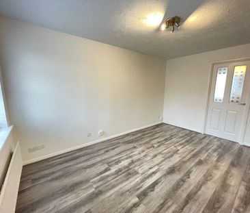 2 bedroom Semi-Detached House to let - Photo 2