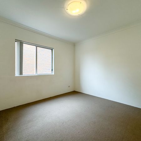 First floor 2 bedroom unit - Photo 3