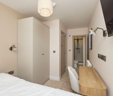 1 bedroom in a house share to rent - Photo 3